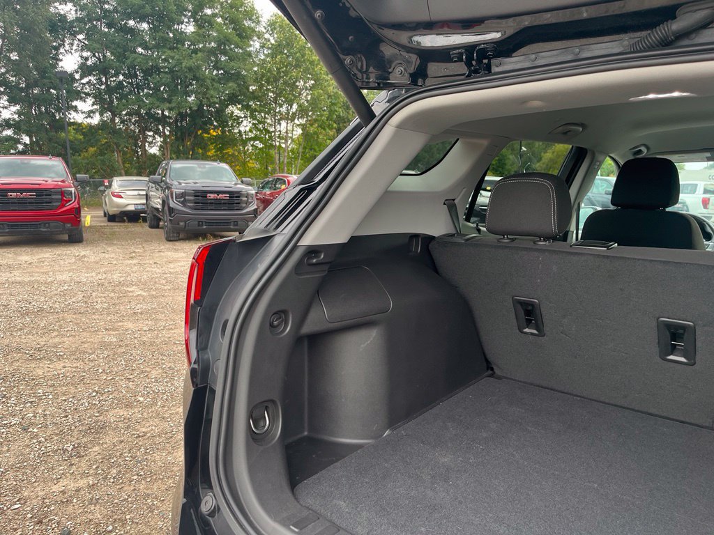 Used 2024 GMC Terrain SLE w/ Driver Convenience Package FWD image 15