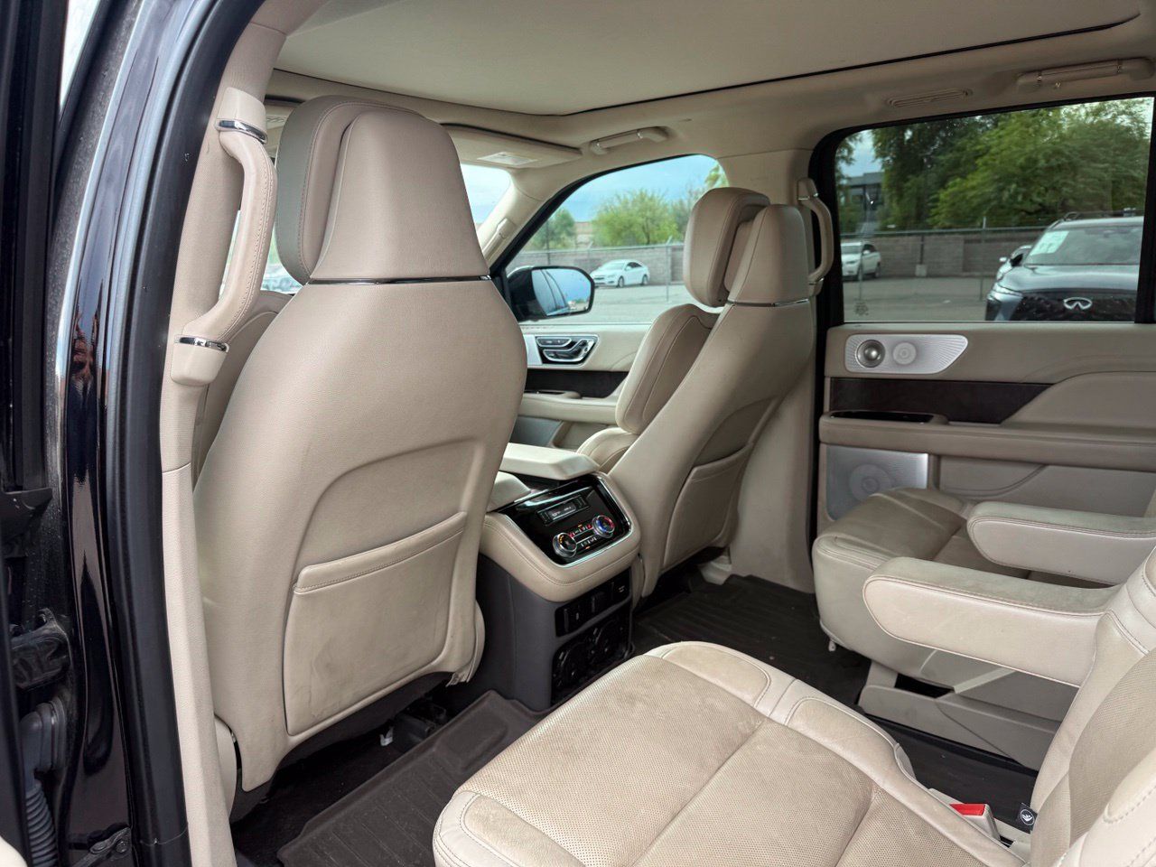 Used 2021 Lincoln Navigator L Reserve AWD/4WD image 12