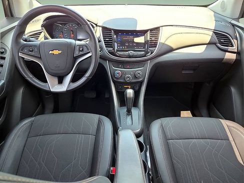 Used 2022 Chevrolet Trax LT w/ LT Convenience Package AWD/4WD image 12