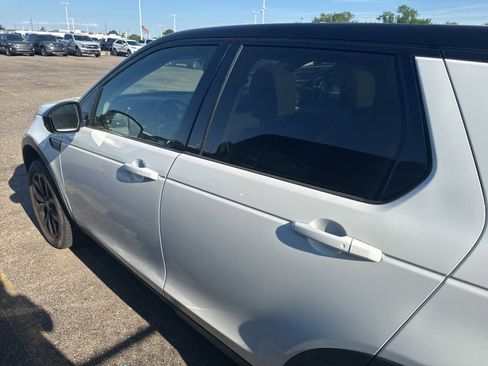 Used 2019 Land Rover Discovery Sport HSE AWD/4WD image 16
