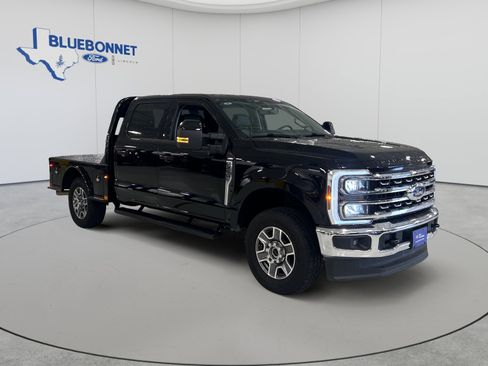 Used 2025 Ford F250 Lariat w/ FX4 Off-Road Package AWD/4WD image 3
