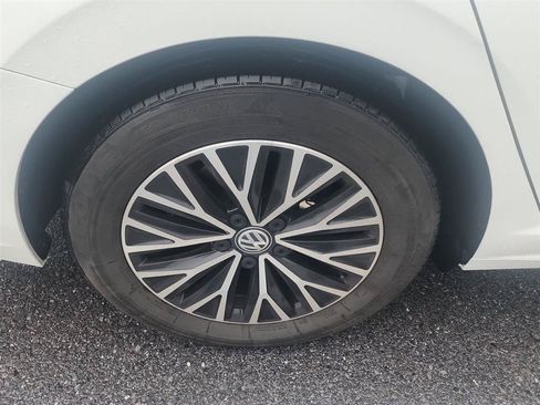 Used 2021 Volkswagen Jetta SE FWD image 4