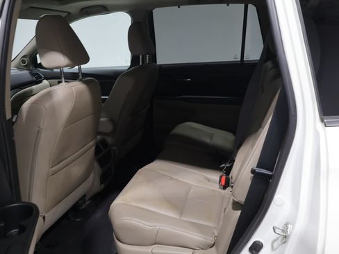 Used 2017 Honda Pilot Touring image 18