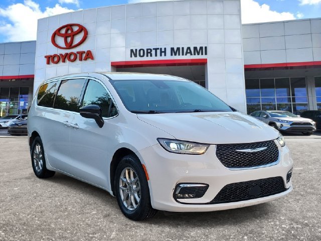 Used 2024 Chrysler Pacifica Touring-L FWD 360° Tour