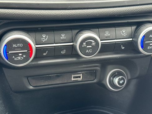 Used 2022 Alfa Romeo Giulia Ti RWD image 21
