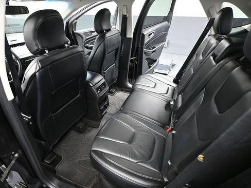 Used 2016 Ford Edge Titanium w/ Technology Package AWD/4WD image 28