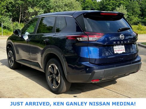 Certified 2025 Nissan Rogue SV AWD/4WD image 5