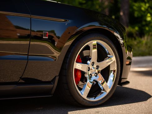 Used 2010 Ford Mustang GT RWD image 6