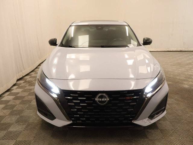 Used 2023 Nissan Altima 2.0 SR FWD image 27