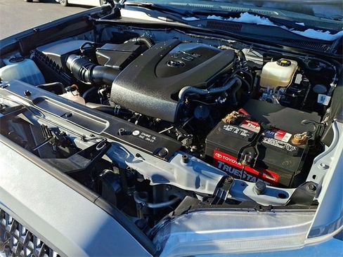 Certified 2019 Toyota Tacoma TRD Off-Road image 27