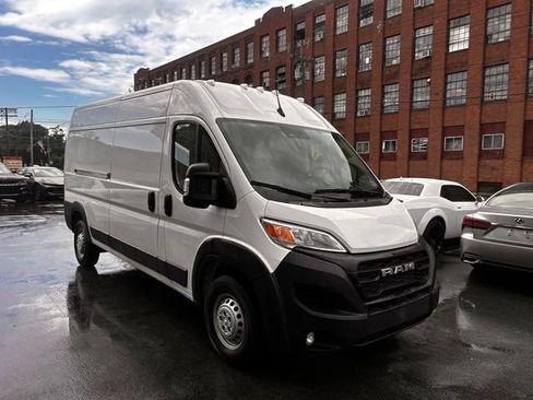 Used 2025 RAM ProMaster 2500 w/ Convenience Group FWD image 3