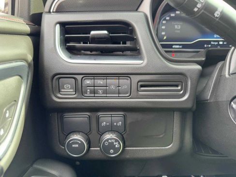 Used 2022 Chevrolet Tahoe RST w/ Luxury Package image 25