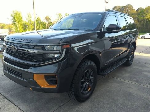 Used 2025 Ford Expedition Tremor AWD/4WD image 3