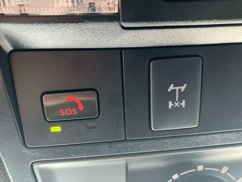 Used 2022 Toyota Tacoma TRD Off-Road AWD/4WD image 21