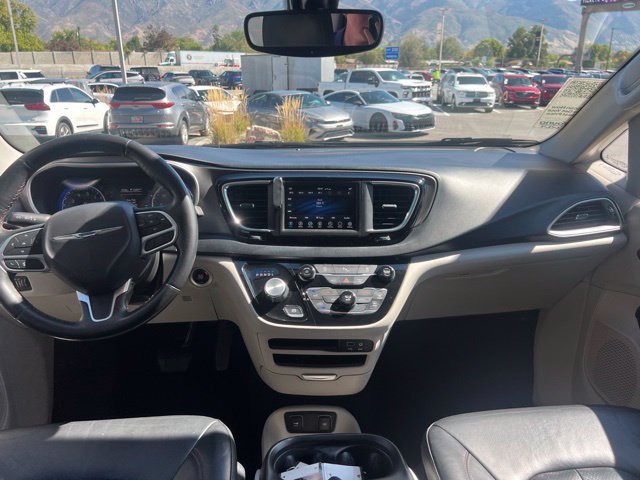 Used 2020 Chrysler Pacifica Touring-L FWD image 19