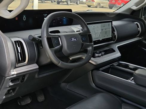 Used 2025 Ford Expedition Active RWD image 32