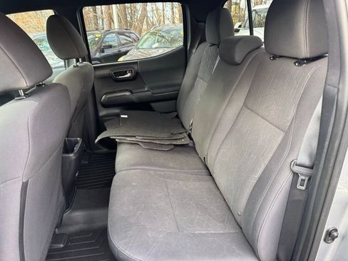 Used 2017 Toyota Tacoma TRD Sport image 11