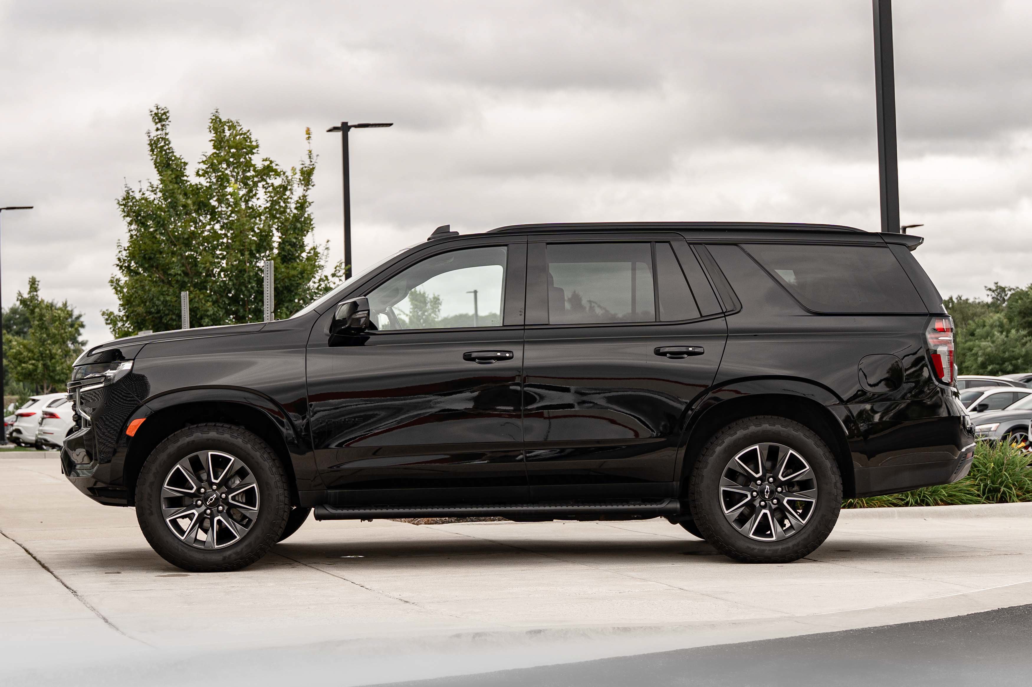 Used 2022 Chevrolet Tahoe Z71 w/ Luxury Package AWD/4WD image 6