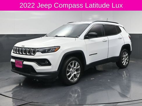 Used 2022 Jeep Compass Latitude AWD/4WD image 2