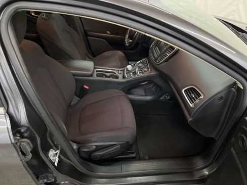 Used 2015 Chrysler 200 Limited w/ Convenience Group image 21