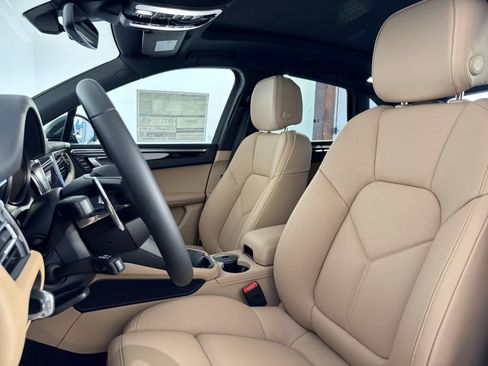 New 2026 Porsche Macan AWD/4WD image 5