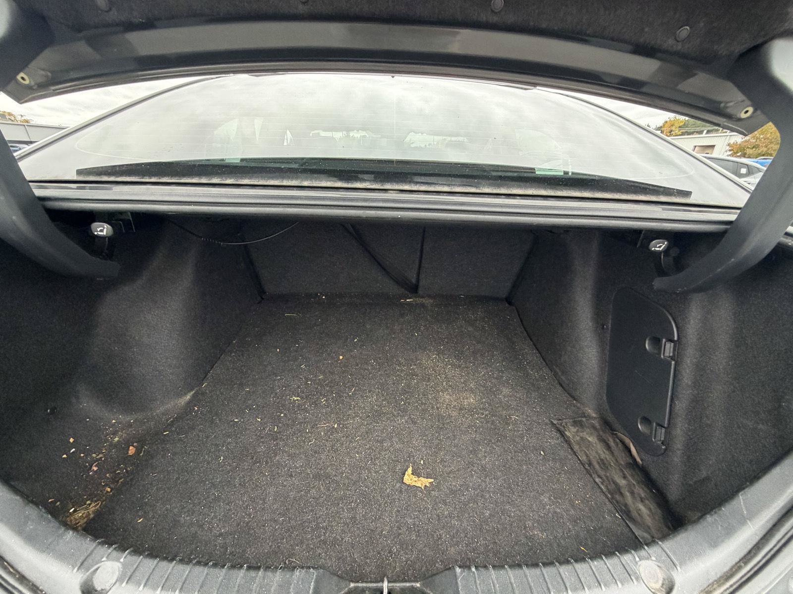 Used 2018 MAZDA MAZDA3 Grand Touring w/ Premium Equipment Package FWD image 11