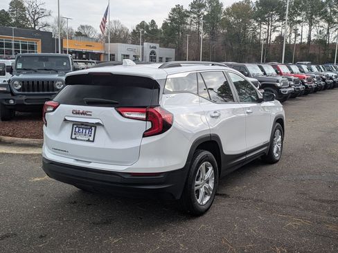 Used 2022 GMC Terrain SLE w/ Driver Convenience Package image 5