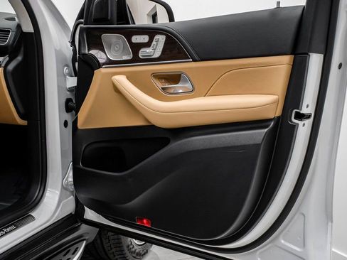 Used 2024 Mercedes-Benz GLS 580 4MATIC image 42