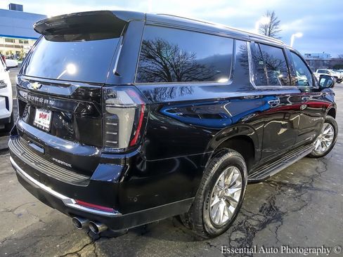 Used 2025 Chevrolet Suburban Premier w/ Sun And Tow Package image 12