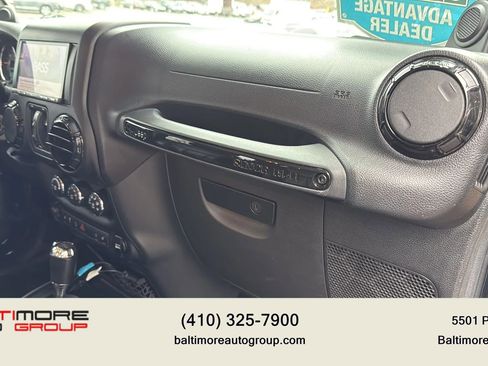 Used 2014 Jeep Wrangler Unlimited Sahara image 34