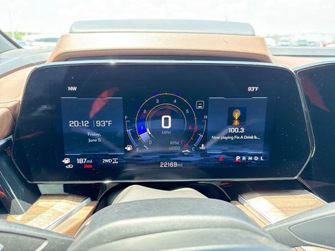 Used 2025 Chevrolet Tahoe High Country AWD/4WD image 10