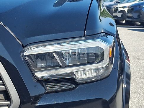 Used 2021 Toyota Tacoma TRD Sport w/ TRD Premium Sport Package AWD/4WD image 9