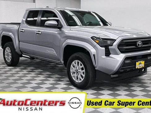Used 2025 Toyota Tacoma SR5 AWD/4WD image 1