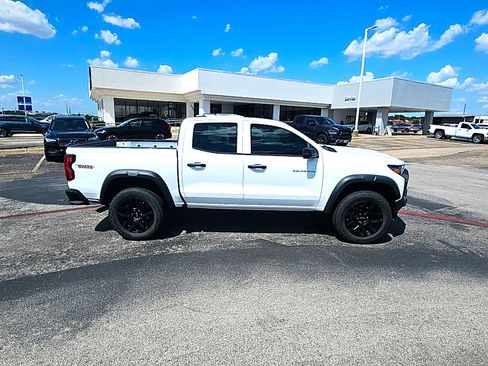 Used 2023 Chevrolet Colorado Trail Boss w/ Advanced Trailering Package AWD/4WD image 4