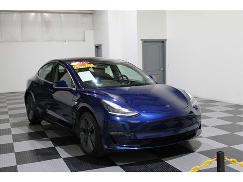 Used 2017 Tesla Model 3 Standard Range image 3