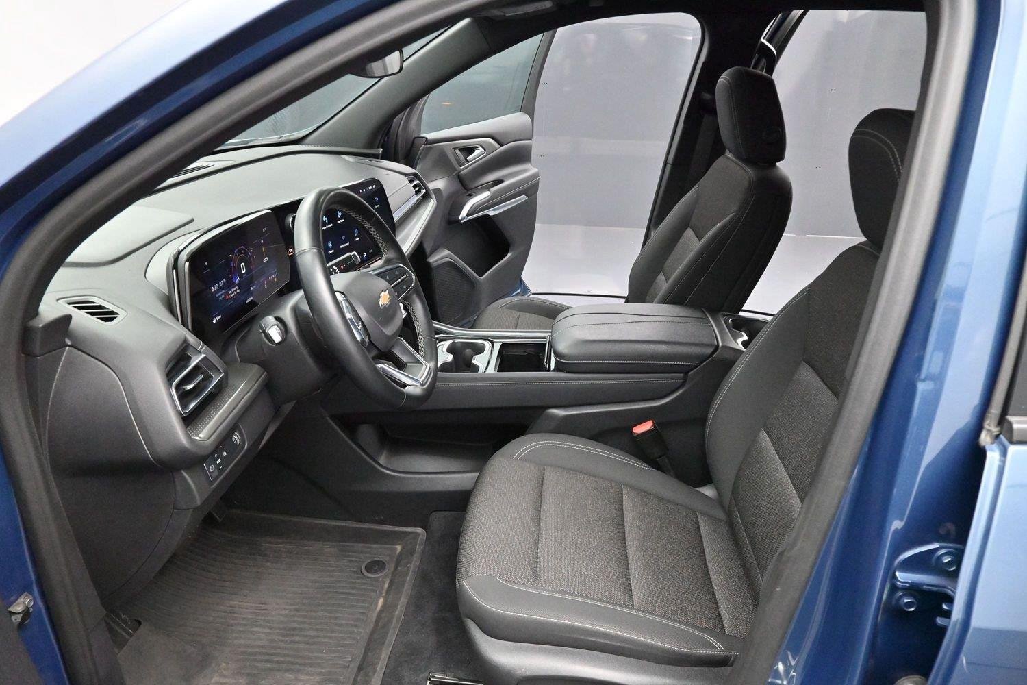 Used 2024 Chevrolet Traverse LT w/ LPO, Floor Liner Package FWD image 12