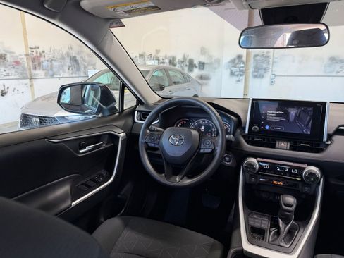 Used 2025 Toyota RAV4 XLE image 34