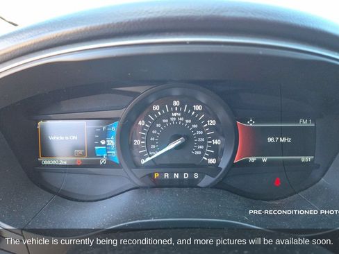 Used 2018 Ford Fusion SE w/ Fusion SE Technology Package FWD image 16