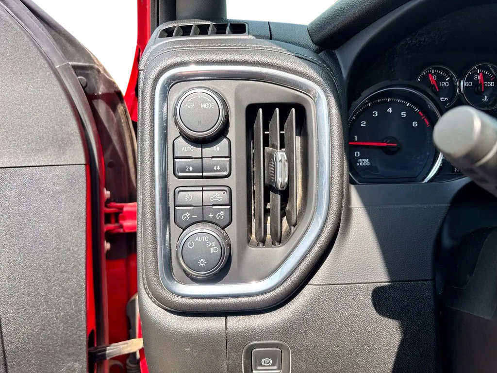 Used 2021 Chevrolet Silverado 2500 LT w/ Convenience Package AWD/4WD image 12
