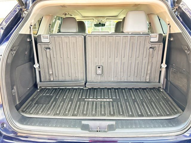 Used 2022 Toyota Highlander Platinum AWD/4WD image 11