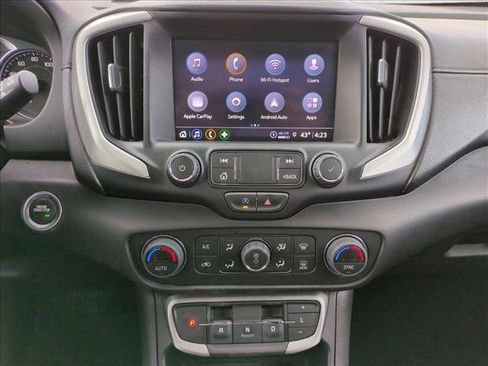 Used 2024 GMC Terrain SLT image 16