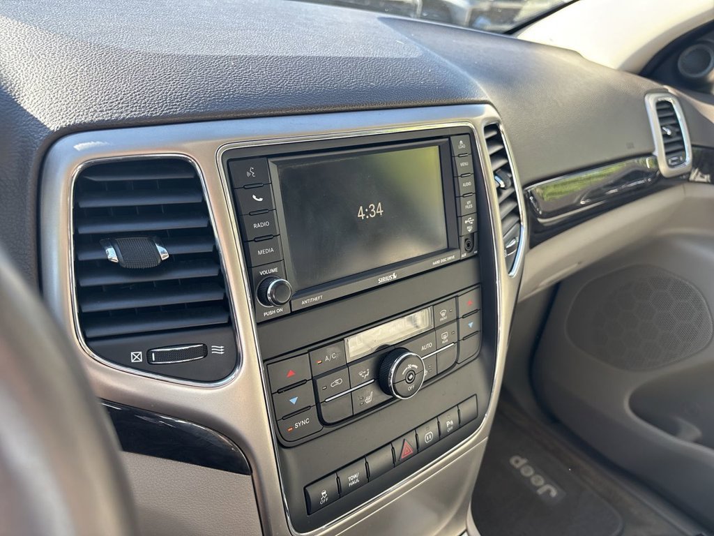 Used 2012 Jeep Grand Cherokee Laredo AWD/4WD image 15