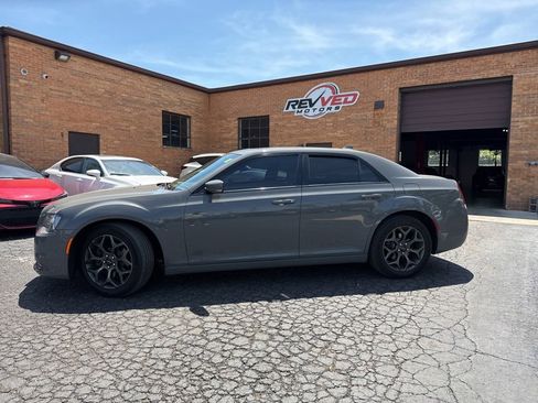 Used 2018 Chrysler 300 S w/ 300S Premium Group AWD/4WD image 4