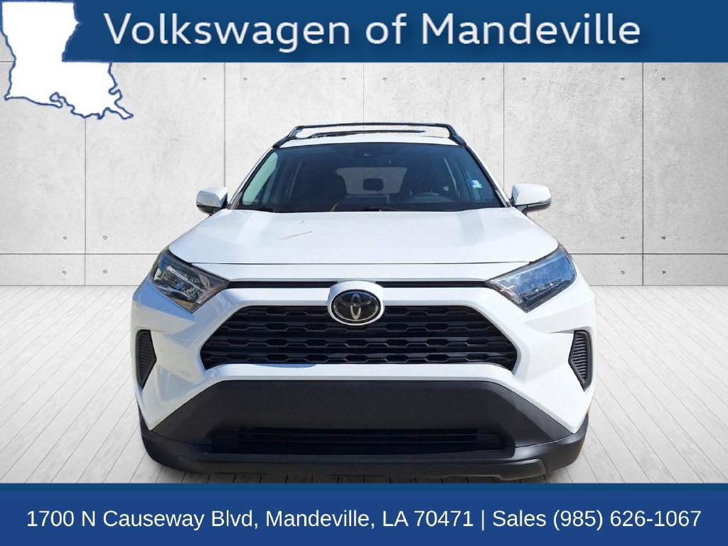 Used 2021 Toyota RAV4 LE FWD image 2