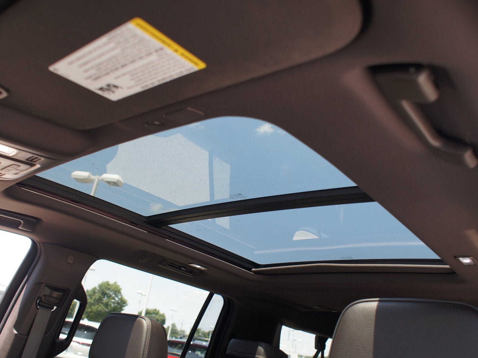 Used 2022 GMC Yukon XL Denali RWD image 6