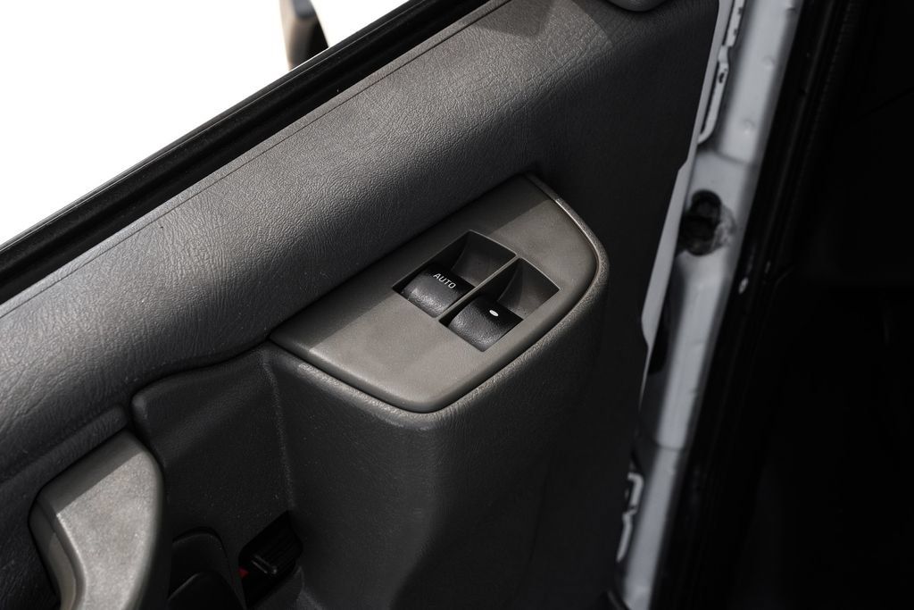 Used 2017 Chevrolet Express 2500 RWD image 38