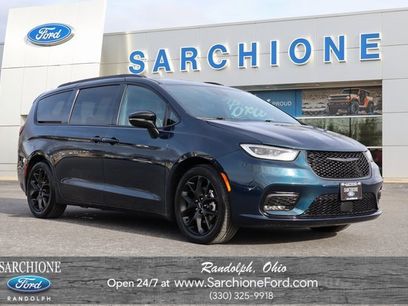 Used 2025 Chrysler Pacifica Limited