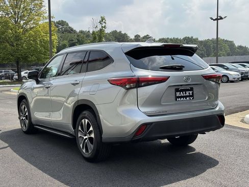 Used 2022 Toyota Highlander XLE FWD image 25