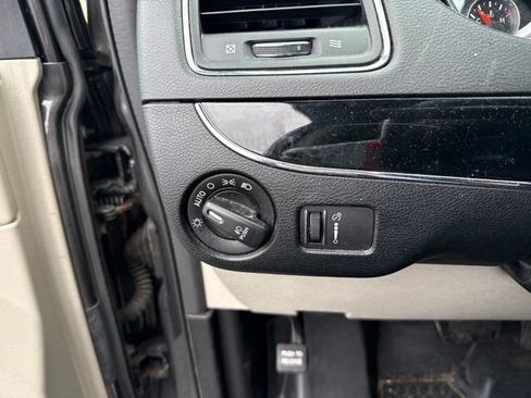 Used 2018 Dodge Grand Caravan SXT FWD image 17