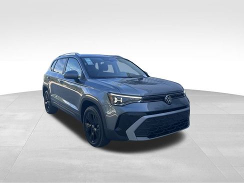 New 2026 Volkswagen Taos SE image 7